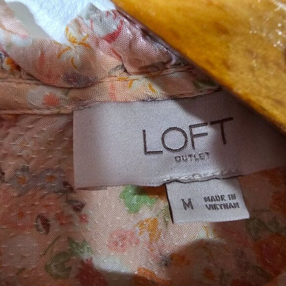 EUC LOFT DAINTY FLORAL MOCK NECK RUFFLED HALF SLEEVES TOP SIZE M - Picture 12 of 15